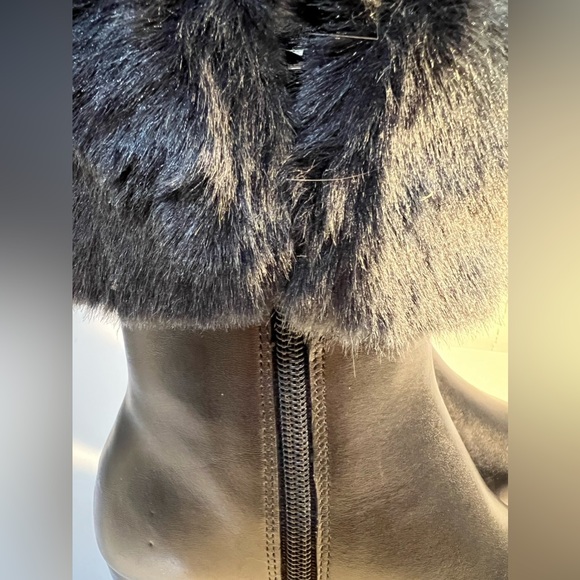 Sudini Seattle black leather and faux fur ankle boot heels size 5.5 new in box - Picture 4 of 14